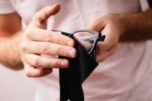 メガネの汚れの取り方伝授します!自宅で超簡単に毎日続けられる!