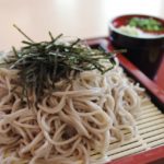 暑い夏のざるそばの食べすぎは危険!? 工夫を加えて夏ばて対策!