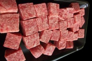 【驚愕】サイコロステーキは成型肉がほとんど!?成型肉の危険性を教えます!