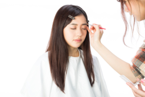 眉毛の濃い人、薄い人別の整え方と薄い人のメイクのやり方を徹底解説！