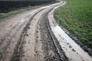 【必見】読めたらスッキリ!「泥濘」の読み方と由来とは!?