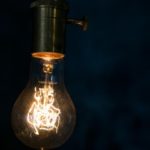深夜に電球が切れたらコンビニで電球を補給!でもワット数に注意!