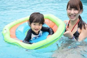 プールの水は汚い!?子供が入った後の対策は何かしてますか!?