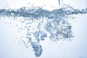 便秘解消のための水の飲み方とは 水を飲む正しいタイミングは?