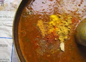 黄金スパイス「ターメリック」のオススメ使い道!ウコンとの違いって何?