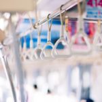 電車のつり革って汚くて持ちたくない!転ばず安定して立つ方法ベスト3!おススメはGripPon(グリッポン)