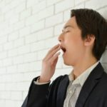 【必見】昼にいきなり眠くなる原因は何?眠気に打ち勝つ4つの対処法教えます!
