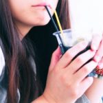 【驚愕】ストローで飲むとそのまま飲むよりおいしく感じることってない?その理由とは