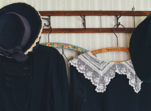 【必見】新しく買った服は一度洗ってから着るべき？納得のその理由とは