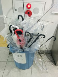 「壊れたかさを捨てたい!」傘は可燃ごみ?不燃ごみ?正しい捨て方と活用法