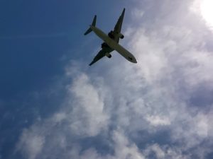 エコノミー・ビジネス・ファーストクラス、どれだけ差がある？値段の違いを徹底比較