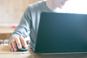 【必読】パソコン操作に潜む危険!指や手首の痛みを見逃さないで!