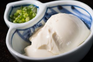 冷ややっこなどの豆腐を生で食べさせたい！何歳から食べていい？　