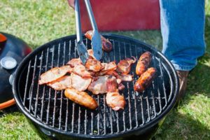 【必読】BBQで使う紙皿や紙コップが風で飛んじゃう! 対策法をわかりやすく教えます!